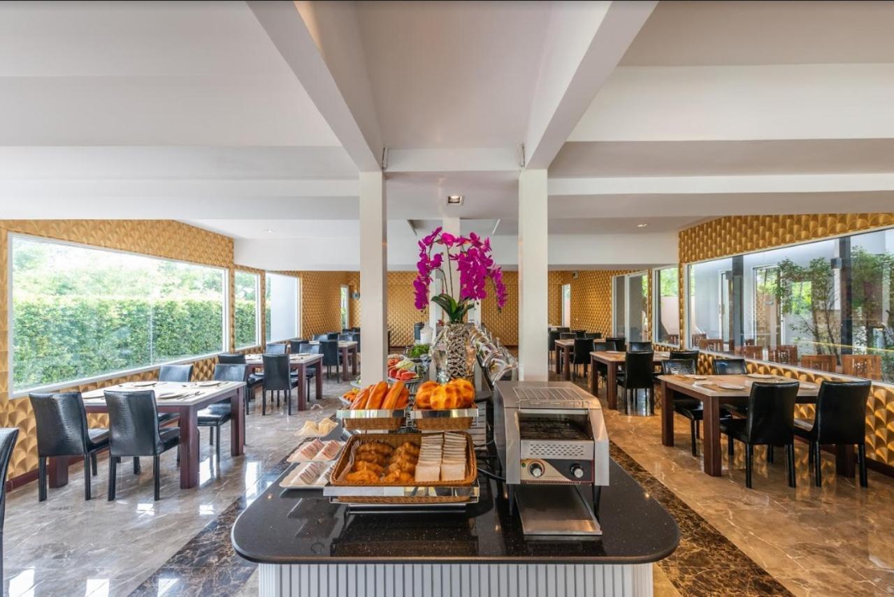 Napheera Royal Tel Hotel Ban Khlong Bang Krathiam Kültér fotó